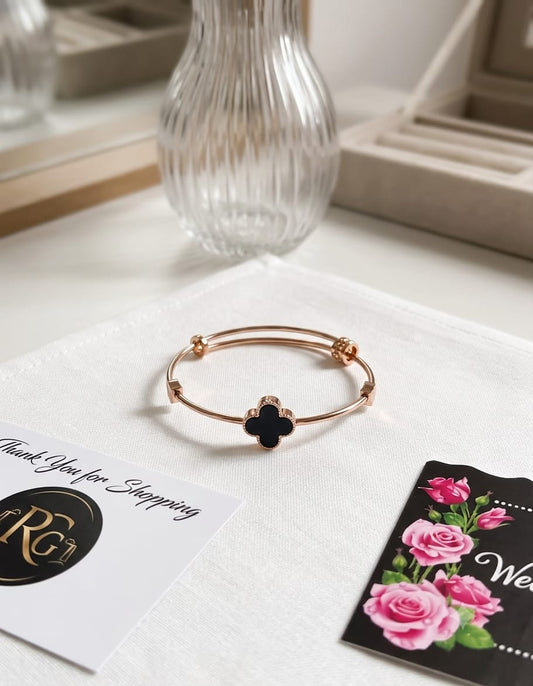 Elegant Black Clover Charm Bracelet – Golden Finish
