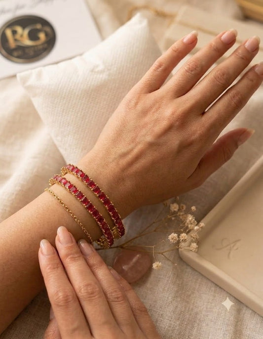 Classic Red Bangles – Elegant Traditional