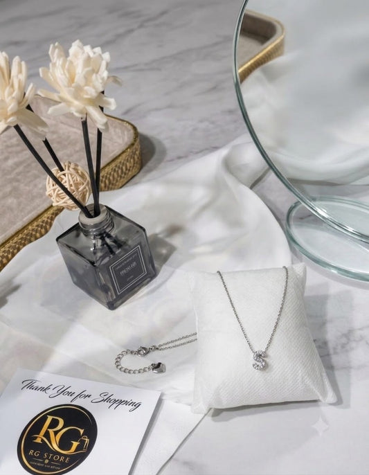 Elegant stainless steel chain alphabet pendant